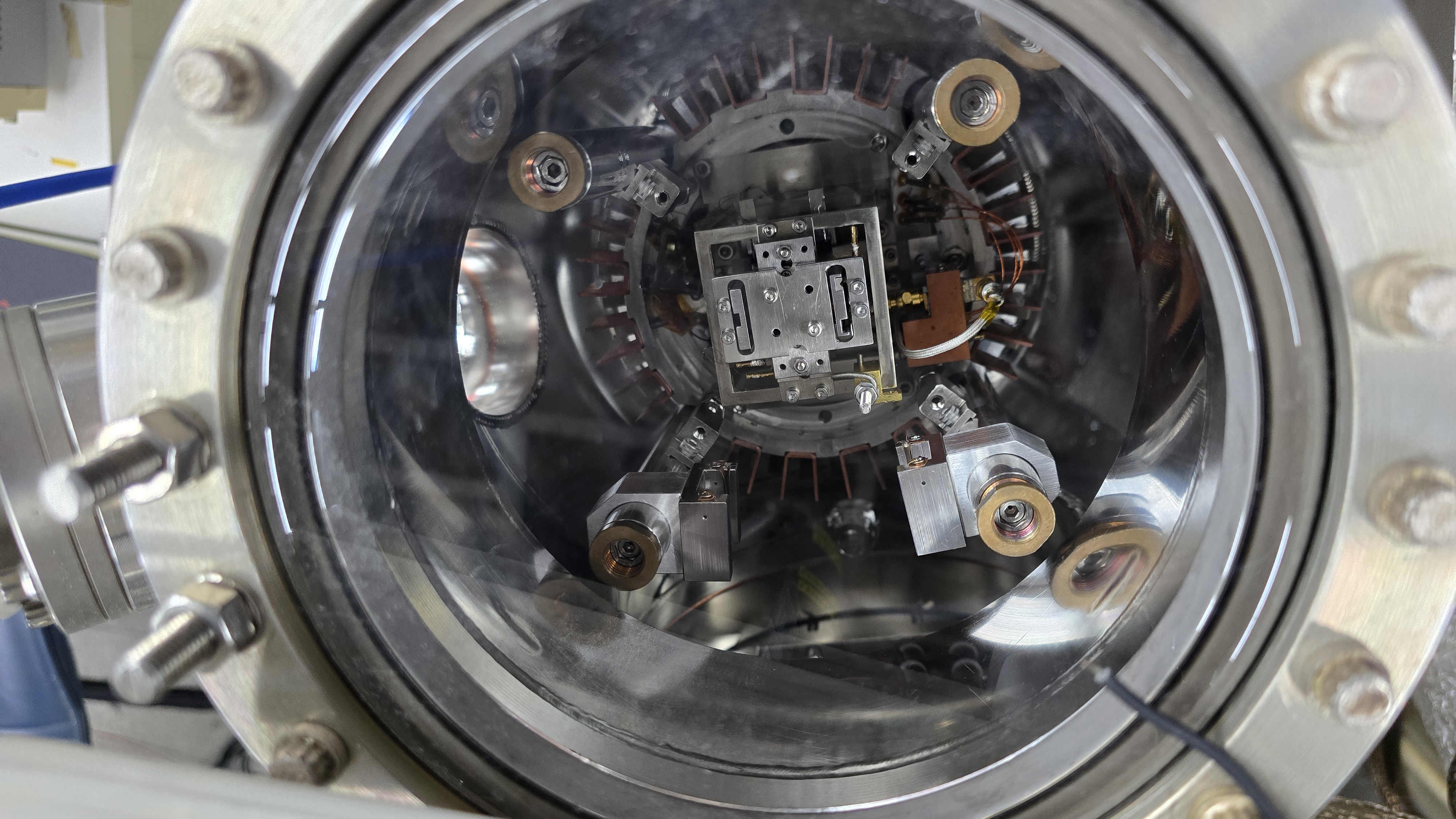 Radio-frequency reflectometry STM